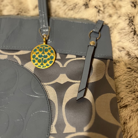 Authentic Coach Laura Baby Blue Large Tote No. F18335 Signature CC’s Monogram - Picture 2 of 14